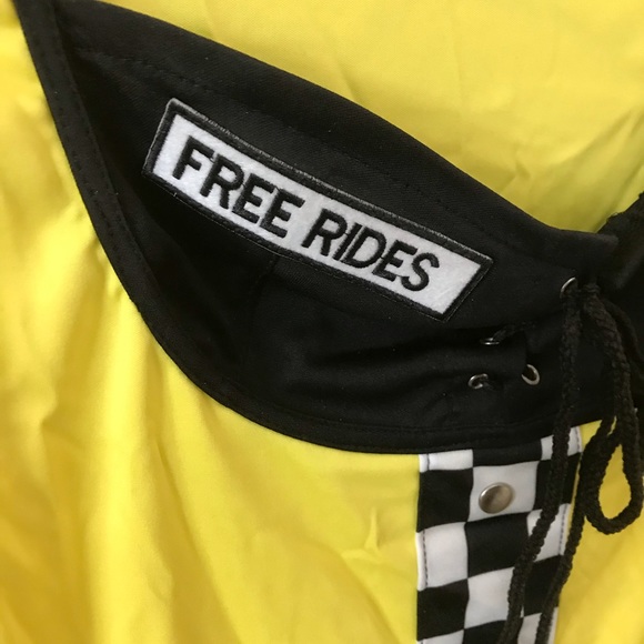 Woman’s Costume - Picture 5 of 12